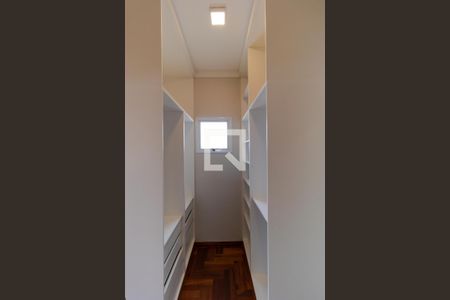 Casa para alugar com 283m², 3 quartos e 4 vagas Casa para alugar com 283m², 3 quartos e 4 vagasCloset da Suíte 01