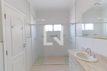 Casa para alugar com 283m², 3 quartos e 4 vagas Casa para alugar com 283m², 3 quartos e 4 vagasBanheiro da Suíte 01