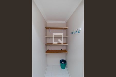 Casa para alugar com 283m², 3 quartos e 4 vagas Casa para alugar com 283m², 3 quartos e 4 vagasÁrea de Serviço - Armário