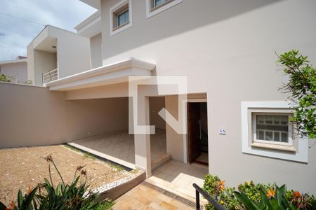 Casa para alugar com 283m², 3 quartos e 4 vagas Casa para alugar com 283m², 3 quartos e 4 vagasFachada