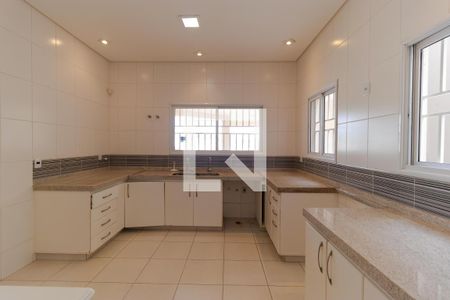 Casa para alugar com 283m², 3 quartos e 4 vagas Casa para alugar com 283m², 3 quartos e 4 vagasCozinha