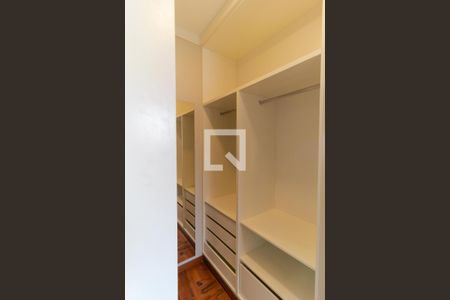 Casa para alugar com 283m², 3 quartos e 4 vagas Casa para alugar com 283m², 3 quartos e 4 vagasCloset da Suíte 01