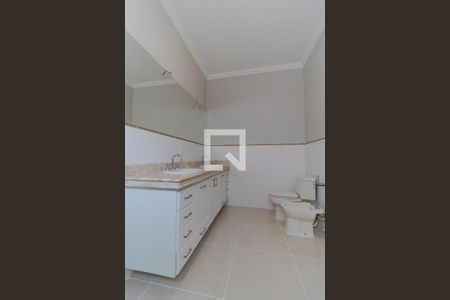 Casa para alugar com 283m², 3 quartos e 4 vagas Casa para alugar com 283m², 3 quartos e 4 vagasBanheiro da Suíte 01