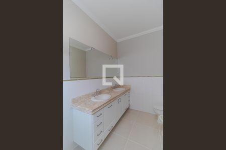 Casa para alugar com 283m², 3 quartos e 4 vagas Casa para alugar com 283m², 3 quartos e 4 vagasBanheiro da Suíte 01