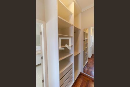 Casa para alugar com 283m², 3 quartos e 4 vagas Casa para alugar com 283m², 3 quartos e 4 vagasCloset da Suíte 01