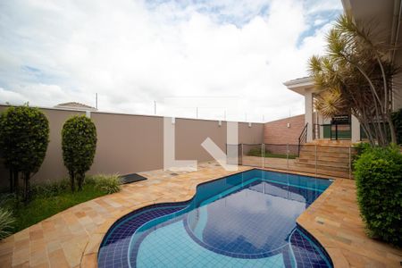 Casa para alugar com 283m², 3 quartos e 4 vagas Casa para alugar com 283m², 3 quartos e 4 vagasPiscina
