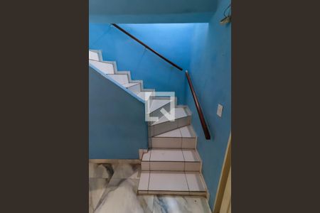 Escada de casa para alugar com 3 quartos, 100m² em Parque Pinheiros, Taboão da Serra