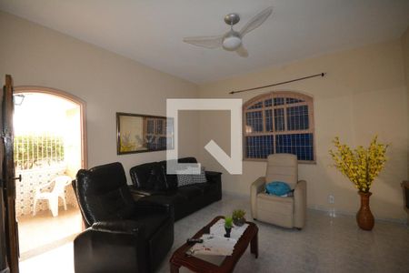 Sala de casa à venda com 4 quartos, 300m² em Penha Circular, Rio de Janeiro