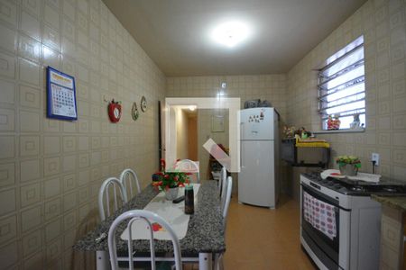 Casa à venda com 300m², 4 quartos e 4 vagasCozinha