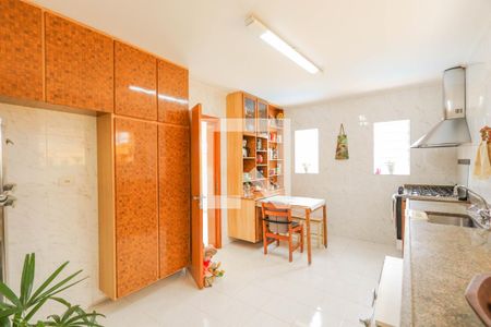 Casa à venda com 500m², 4 quartos e 3 vagas Casa à venda com 500m², 4 quartos e 3 vagasCozinha