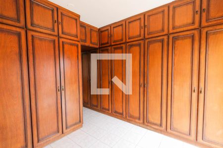 Casa à venda com 500m², 4 quartos e 3 vagas Casa à venda com 500m², 4 quartos e 3 vagasCloset - Suíte 1