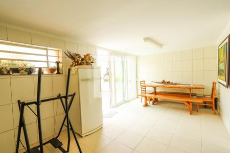 Casa à venda com 500m², 4 quartos e 3 vagas Casa à venda com 500m², 4 quartos e 3 vagasÁrea Gourmet/Piscina