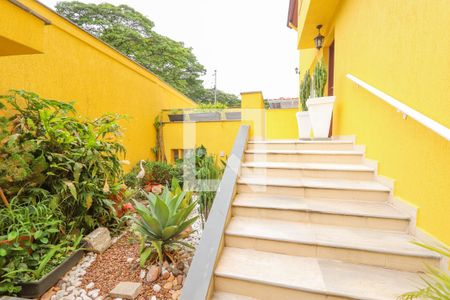 Casa à venda com 500m², 4 quartos e 3 vagas Casa à venda com 500m², 4 quartos e 3 vagasEntrada