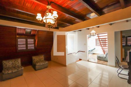 Casa à venda com 500m², 4 quartos e 3 vagas Casa à venda com 500m², 4 quartos e 3 vagasSala de Estudos