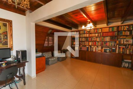 Casa à venda com 500m², 4 quartos e 3 vagas Casa à venda com 500m², 4 quartos e 3 vagasSala de Estudos