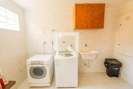 Casa à venda com 500m², 4 quartos e 3 vagas Casa à venda com 500m², 4 quartos e 3 vagasÁrea de Serviço