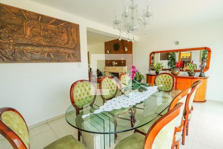 Casa à venda com 500m², 4 quartos e 3 vagas Casa à venda com 500m², 4 quartos e 3 vagasSala de Jantar