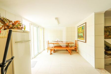 Casa à venda com 500m², 4 quartos e 3 vagas Casa à venda com 500m², 4 quartos e 3 vagasÁrea Gourmet/Piscina