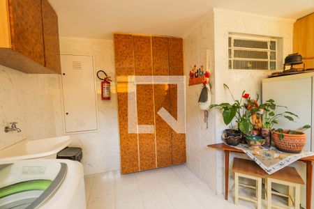 Casa à venda com 500m², 4 quartos e 3 vagas Casa à venda com 500m², 4 quartos e 3 vagasÁrea de Serviço