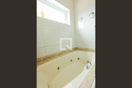 Casa à venda com 500m², 4 quartos e 3 vagas Casa à venda com 500m², 4 quartos e 3 vagasBanheiro - Suíte 1