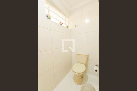 Casa à venda com 500m², 4 quartos e 3 vagas Casa à venda com 500m², 4 quartos e 3 vagasLavabo