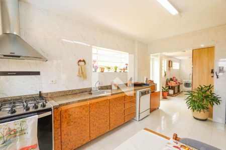 Casa à venda com 500m², 4 quartos e 3 vagas Casa à venda com 500m², 4 quartos e 3 vagasCozinha