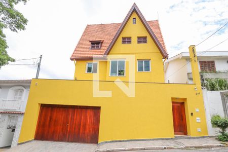 Casa à venda com 500m², 4 quartos e 3 vagas Casa à venda com 500m², 4 quartos e 3 vagasFachada