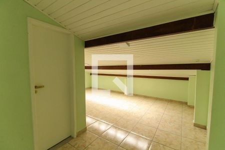 Casa à venda com 236m², 3 quartos e 2 vagas Casa à venda com 236m², 3 quartos e 2 vagasSótão