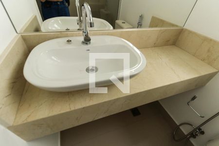 Casa à venda com 236m², 3 quartos e 2 vagas Casa à venda com 236m², 3 quartos e 2 vagasBanheiro Suíte 2