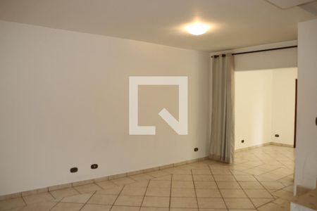 Sala 1 de casa para alugar com 2 quartos, 130m² em Vila Monte Serrat, Cotia