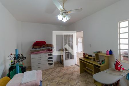 Casa à venda com 489m², 4 quartos e 4 vagasQuarto de serviço