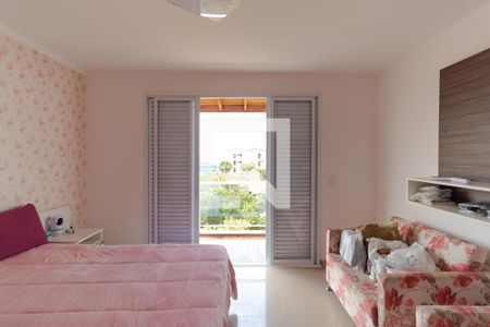 Casa à venda com 489m², 4 quartos e 4 vagasSuíte