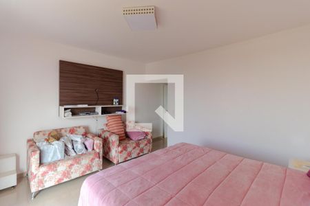 Casa à venda com 489m², 4 quartos e 4 vagasSuíte