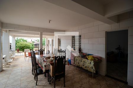 Casa à venda com 489m², 4 quartos e 4 vagasVaranda com Churrasqueira