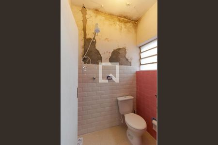 Casa à venda com 489m², 4 quartos e 4 vagasBanheiro 01