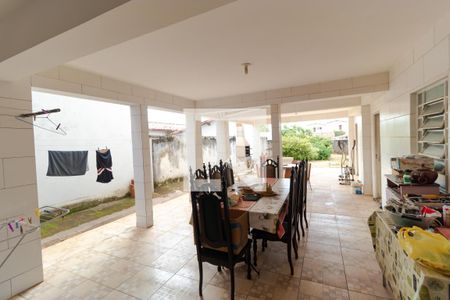 Casa à venda com 489m², 4 quartos e 4 vagasVaranda com Churrasqueira