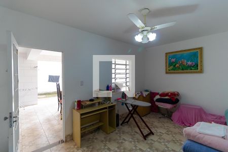 Casa à venda com 489m², 4 quartos e 4 vagasQuarto de serviço