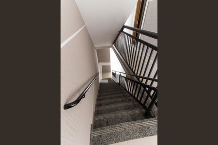 Apartamento para alugar com 27m², 1 quarto e sem vaga Apartamento para alugar com 27m², 1 quarto e sem vagaEscada