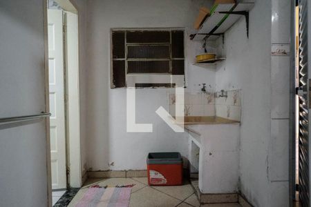 Casa à venda com 280m², 4 quartos e 6 vagas Casa à venda com 280m², 4 quartos e 6 vagasÁrea de serviço