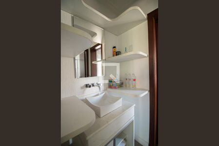 Casa à venda com 330m², 4 quartos e 2 vagasBanheiro do Quarto 2 e 3