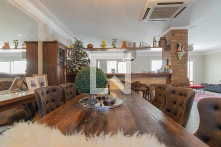 Casa à venda com 330m², 4 quartos e 2 vagasSala