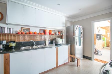 Casa à venda com 330m², 4 quartos e 2 vagasCozinha