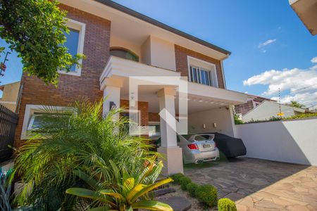 Casa à venda com 330m², 4 quartos e 2 vagasFachada