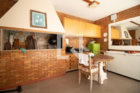 Casa à venda com 330m², 4 quartos e 2 vagasChurrasqueira