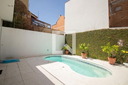 Casa à venda com 330m², 4 quartos e 2 vagasPiscina