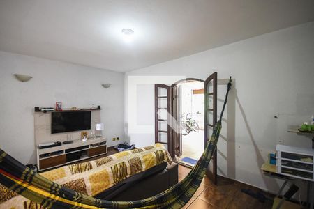 Casa à venda com 206m², 4 quartos e 2 vagas Casa à venda com 206m², 4 quartos e 2 vagasSuíte reversível para sala