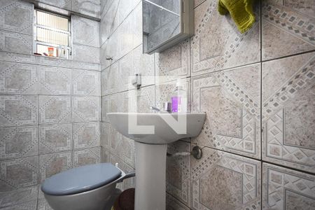 Casa à venda com 206m², 4 quartos e 2 vagas Casa à venda com 206m², 4 quartos e 2 vagasBanheiro suíte