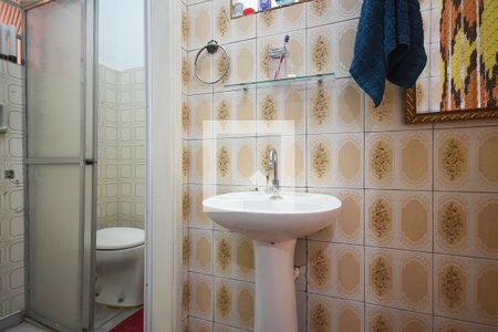 Casa à venda com 206m², 4 quartos e 2 vagas Casa à venda com 206m², 4 quartos e 2 vagasBanheiro 1