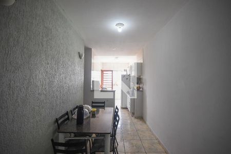 Casa à venda com 206m², 4 quartos e 2 vagas Casa à venda com 206m², 4 quartos e 2 vagasCorredor