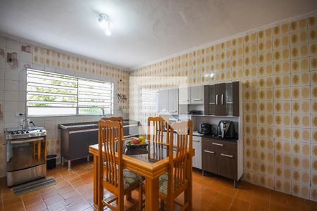 Casa à venda com 206m², 4 quartos e 2 vagas Casa à venda com 206m², 4 quartos e 2 vagasCozinha
